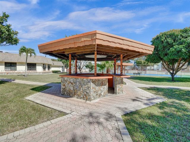 3940 NW 42nd Ave 320, Lauderdale Lakes, FL 33319