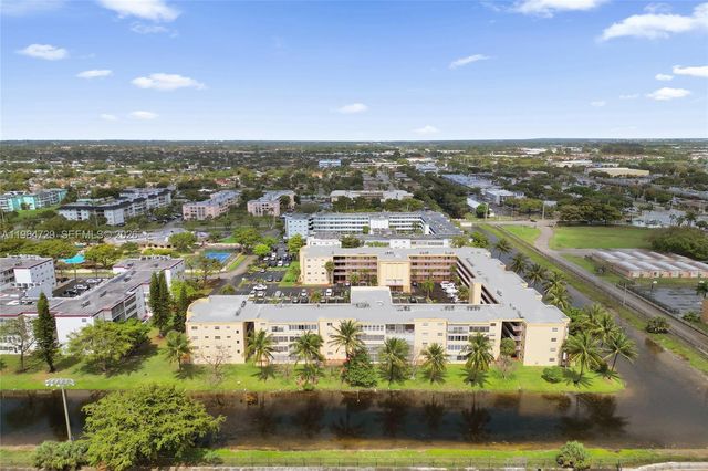 3940 NW 42nd Ave 320, Lauderdale Lakes, FL 33319