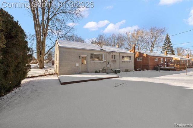 9848 Milburn Street, Livonia, MI 48150