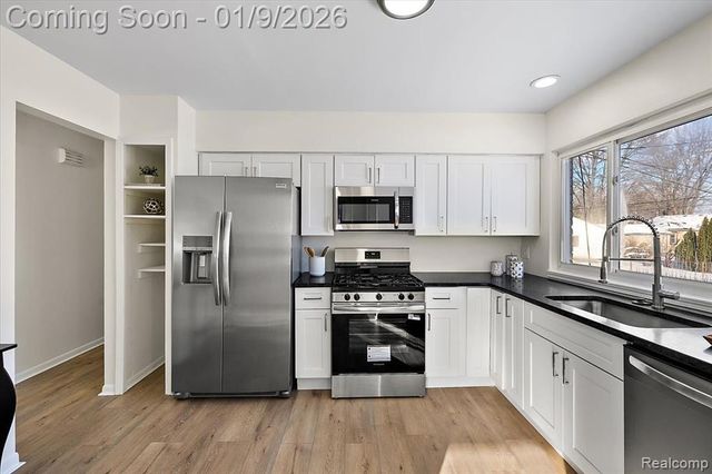 9848 Milburn Street, Livonia, MI 48150