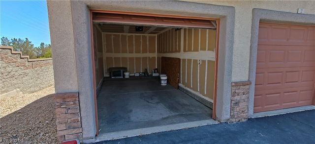 10245 King Henry Avenue 102, Las Vegas, NV 89144