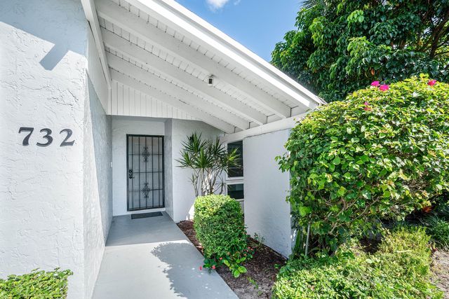 732 Lago Road, Delray Beach, FL 33445
