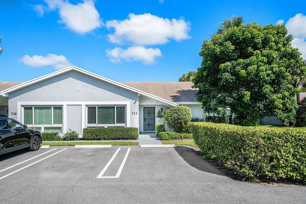 732 Lago Road, Delray Beach, FL 33445
