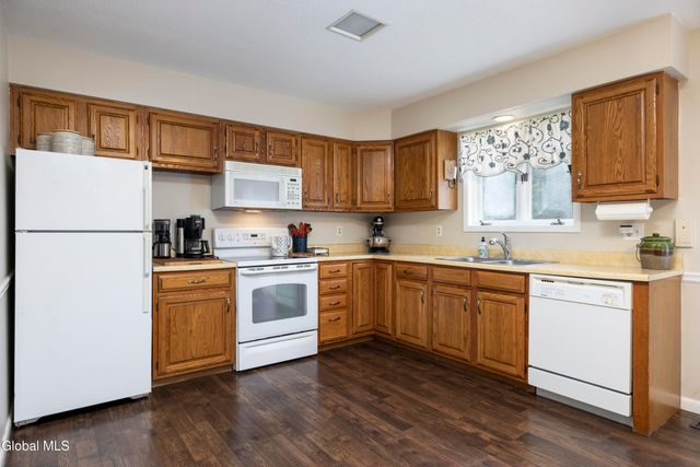 12 Pinewood Hollow Road, Queensbury, NY 12804