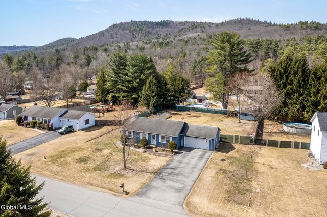 12 Pinewood Hollow Road, Queensbury, NY 12804