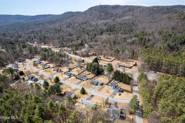 12 Pinewood Hollow Road, Queensbury, NY 12804