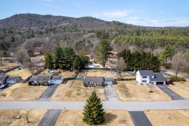 12 Pinewood Hollow Road, Queensbury, NY 12804