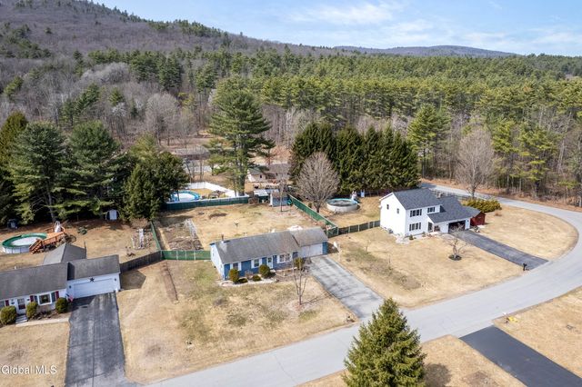 12 Pinewood Hollow Road, Queensbury, NY 12804