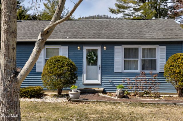 12 Pinewood Hollow Road, Queensbury, NY 12804