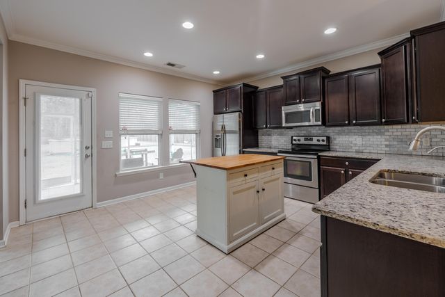 106 Scotland Drive, Summerville, SC 29483