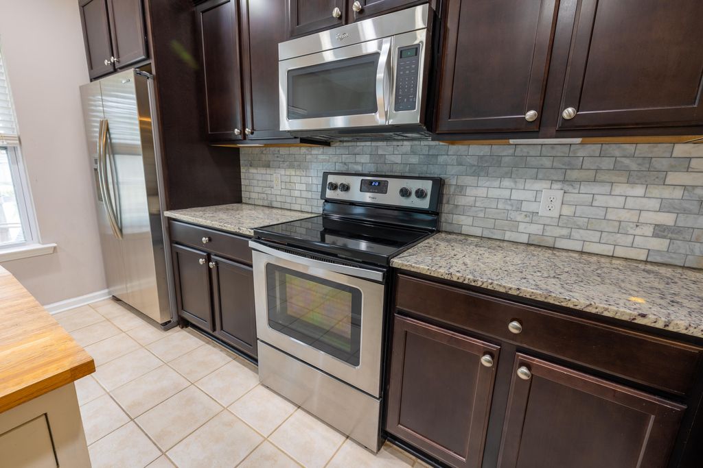 Image 15 of property listing at 106 Scotland Drive, Summerville, SC 29483