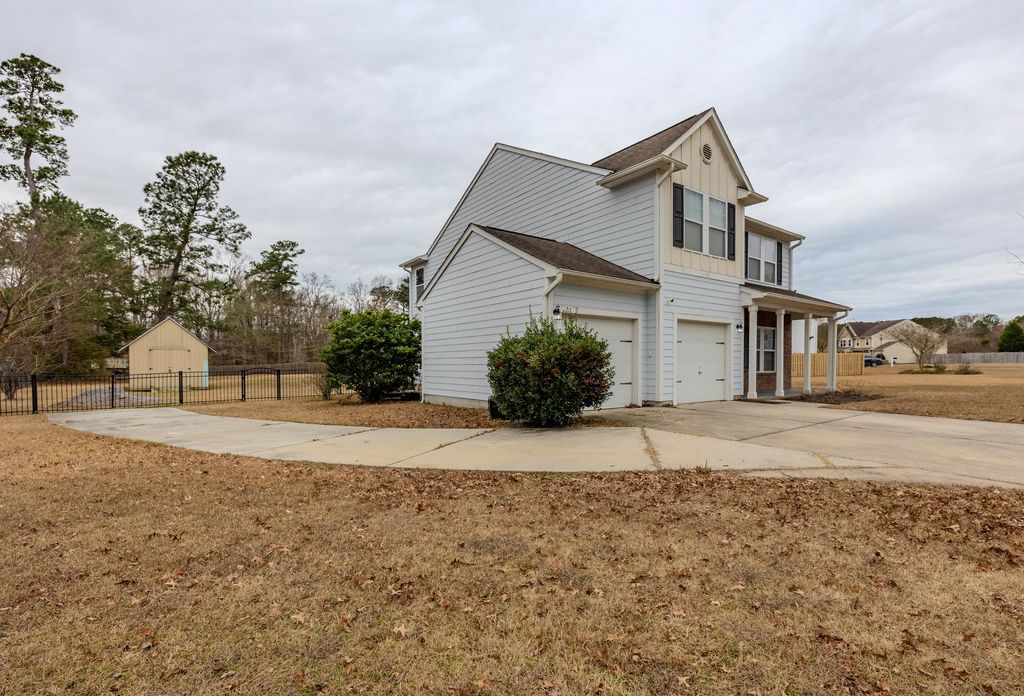 Image 9 of property listing at 106 Scotland Drive, Summerville, SC 29483