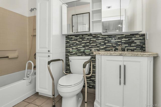 986 Madeira Boulevard, Melville, NY 11747