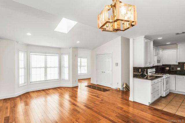 986 Madeira Boulevard, Melville, NY 11747