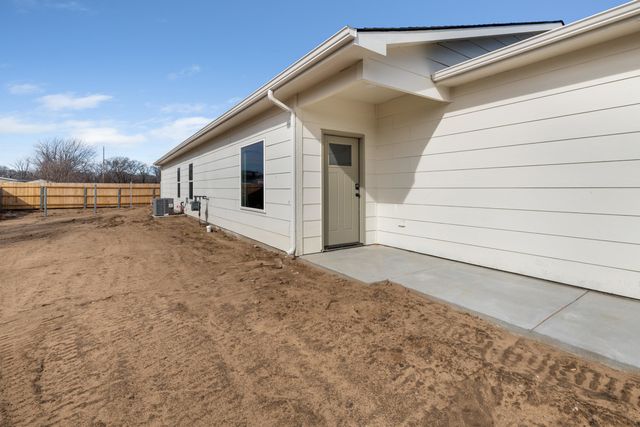 2451 W MacArthur Ct, Wichita, KS 67217