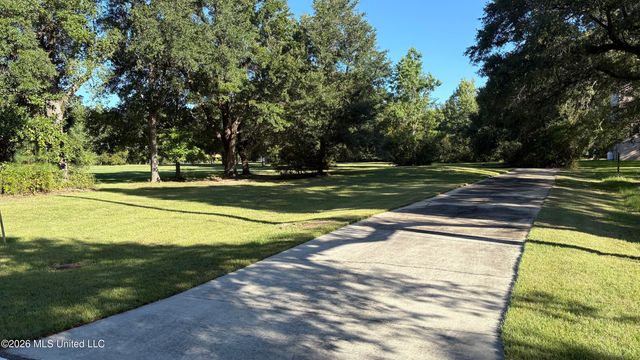 10158 E Shorecrest Road, Biloxi, MS 39532