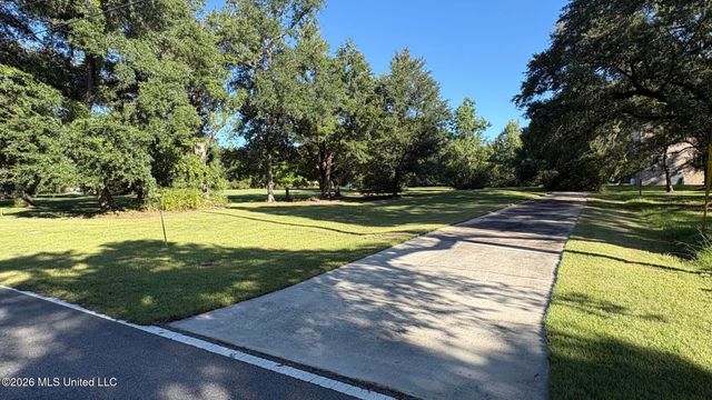 10158 E Shorecrest Road, Biloxi, MS 39532