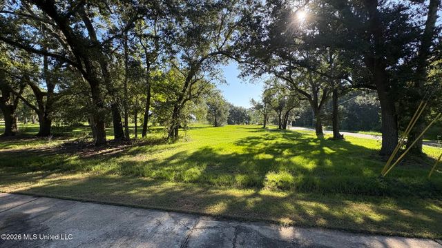 10158 E Shorecrest Road, Biloxi, MS 39532