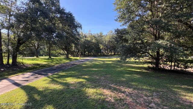 10158 E Shorecrest Road, Biloxi, MS 39532