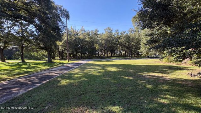 10158 E Shorecrest Road, Biloxi, MS 39532