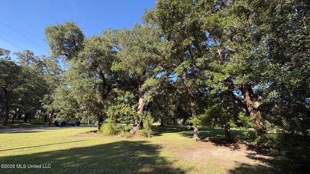 10158 E Shorecrest Road, Biloxi, MS 39532