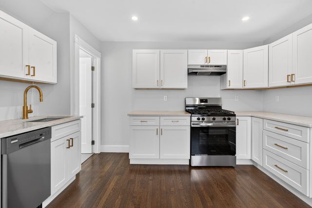 21 Dunlap St 3, Salem, MA 01970