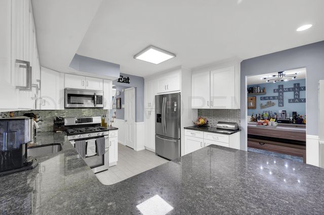 12 Yellowstone Lane, Howell, NJ 07731