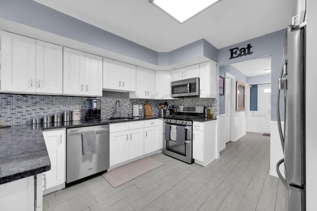 12 Yellowstone Lane, Howell, NJ 07731