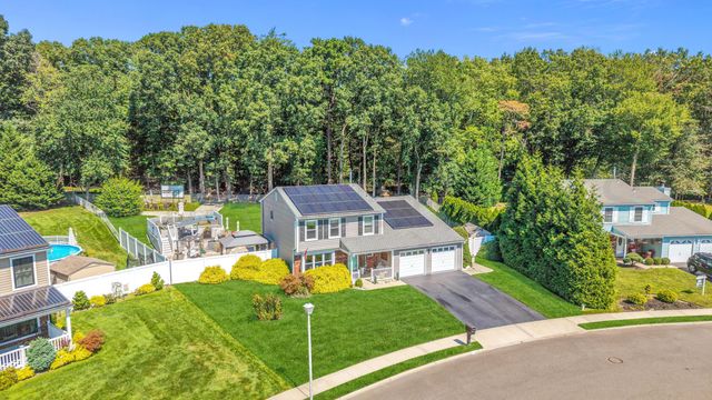 12 Yellowstone Lane, Howell, NJ 07731