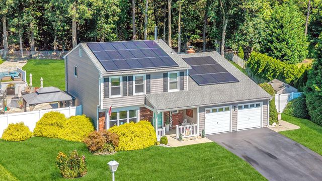 12 Yellowstone Lane, Howell, NJ 07731
