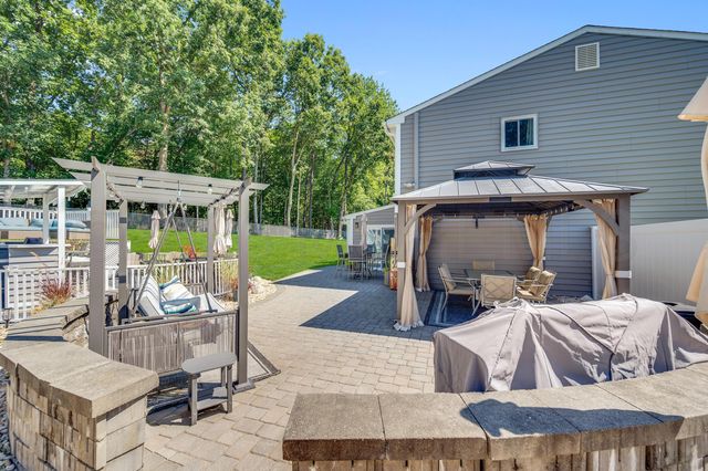 12 Yellowstone Lane, Howell, NJ 07731