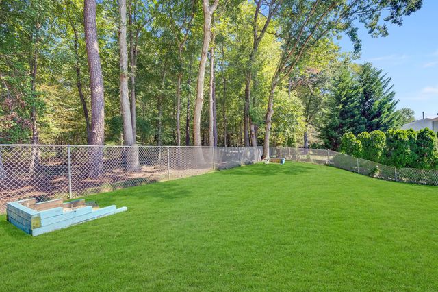 12 Yellowstone Lane, Howell, NJ 07731