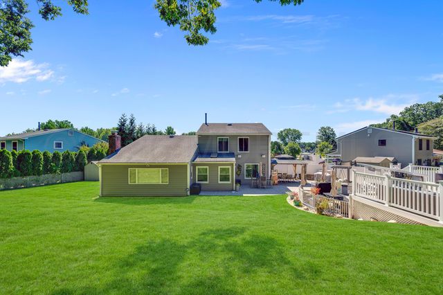 12 Yellowstone Lane, Howell, NJ 07731