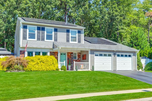 12 Yellowstone Lane, Howell, NJ 07731