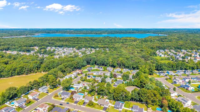 12 Yellowstone Lane, Howell, NJ 07731