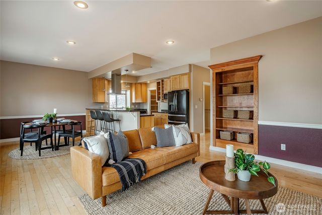 4410 Glasgow Way, Anacortes, WA 98221