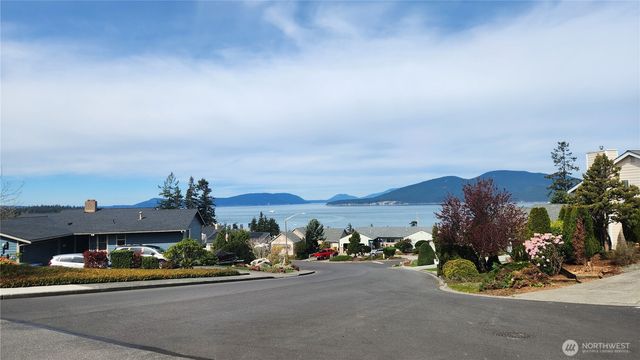 4410 Glasgow Way, Anacortes, WA 98221