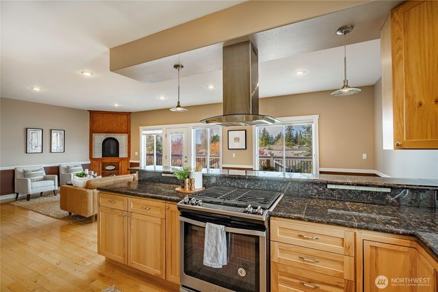 4410 Glasgow Way, Anacortes, WA 98221