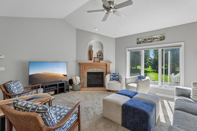 913 Countryside Crossing, Waunakee, WI 53597