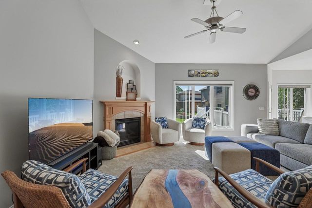 913 Countryside Crossing, Waunakee, WI 53597