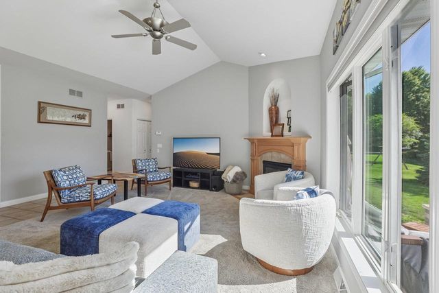 913 Countryside Crossing, Waunakee, WI 53597