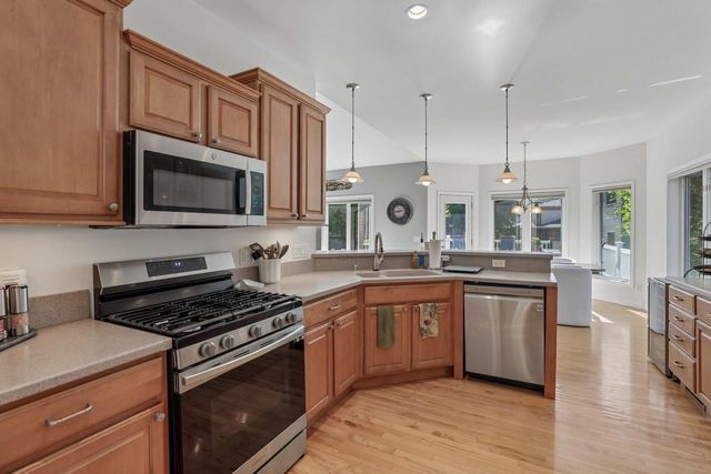 913 Countryside Crossing, Waunakee, WI 53597