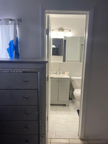 2435 Plunkett St 1, Hollywood, FL 33020