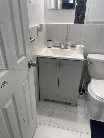 2435 Plunkett St 1, Hollywood, FL 33020