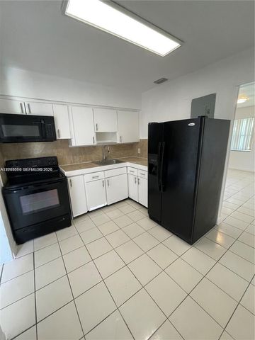 2435 Plunkett St 1, Hollywood, FL 33020