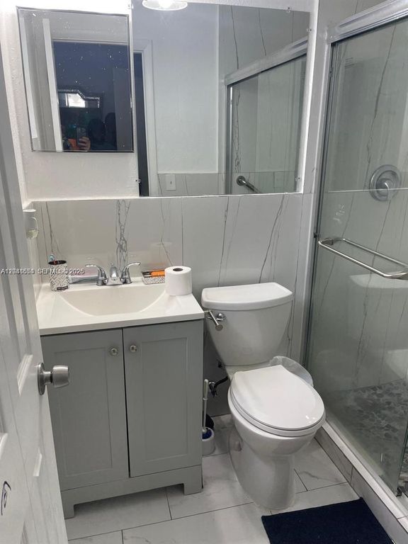 2435 Plunkett St 1, Hollywood, FL 33020