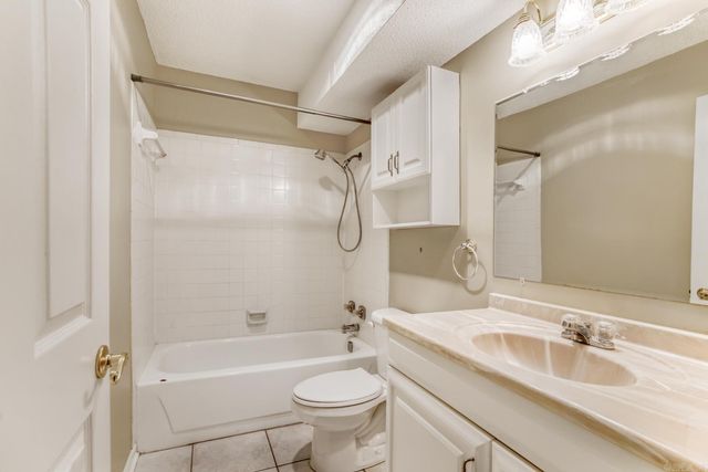 101 Pine Forest E-17, Maumelle, AR 72113