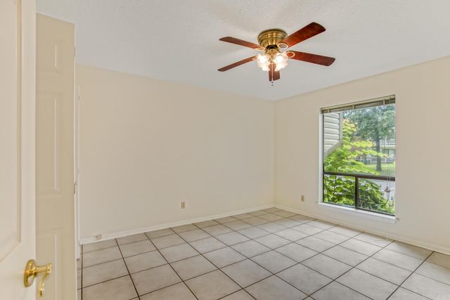 101 Pine Forest E-17, Maumelle, AR 72113