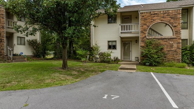 101 Pine Forest E-17, Maumelle, AR 72113