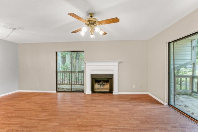 101 Pine Forest E-17, Maumelle, AR 72113